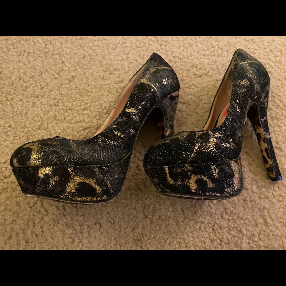 Betsey Johnson platform heel size 6
